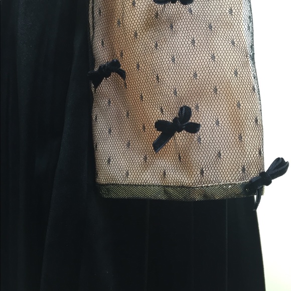 To Be Adored Abi Velvet Bow Dress - Picture 5 of 8